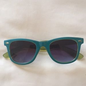 Sunglasses (FREE WITH ANY PURCHASE)